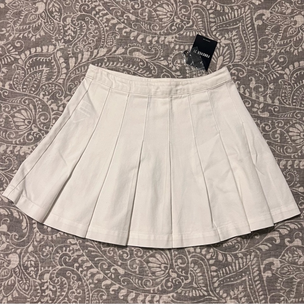 Forever 21 white pleated skater tennis shirt